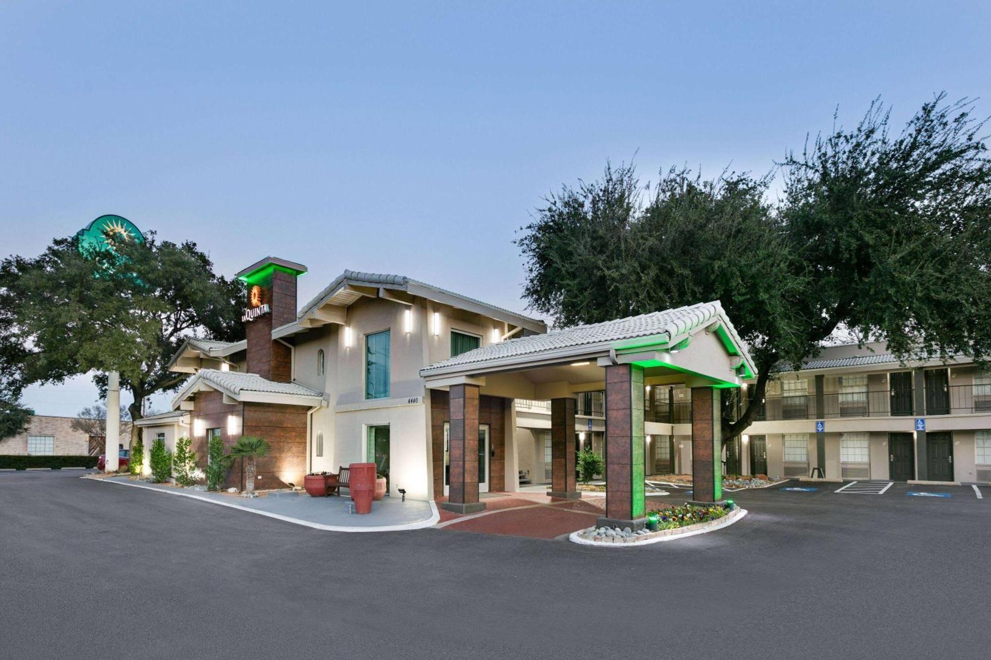 La Quinta Inn By Wyndham Dallas Uptown Dış mekan fotoğraf