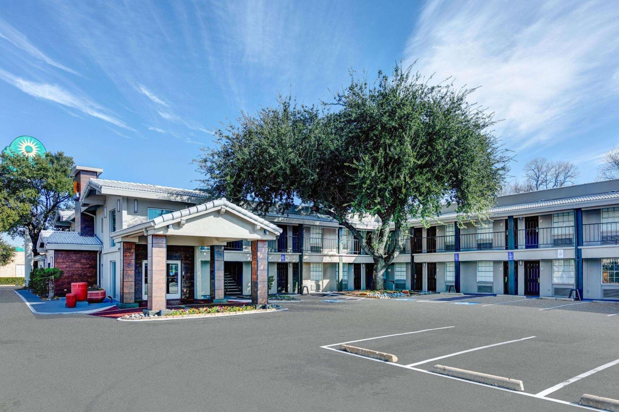 La Quinta Inn By Wyndham Dallas Uptown Dış mekan fotoğraf